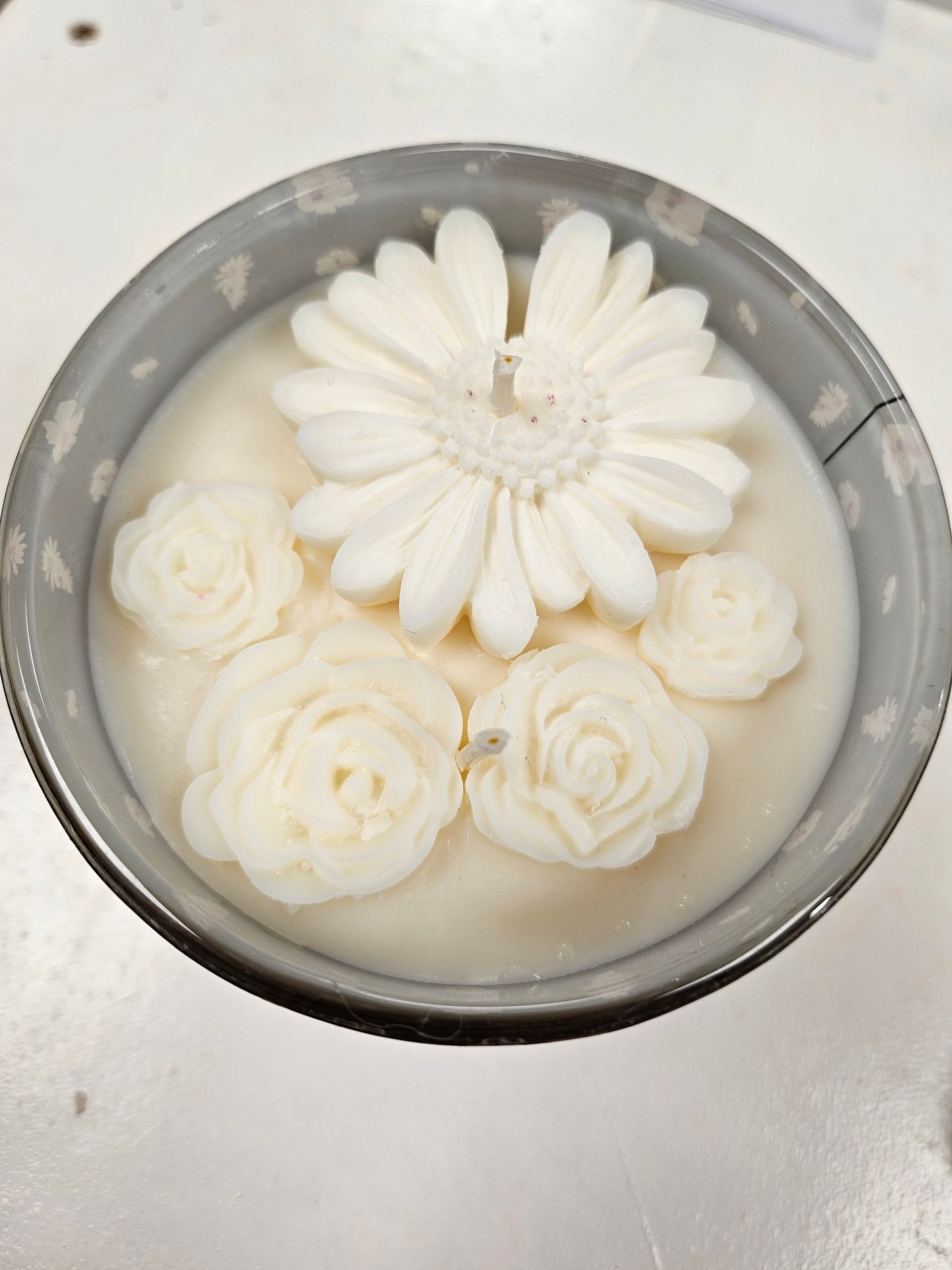 Large Daisy Candle